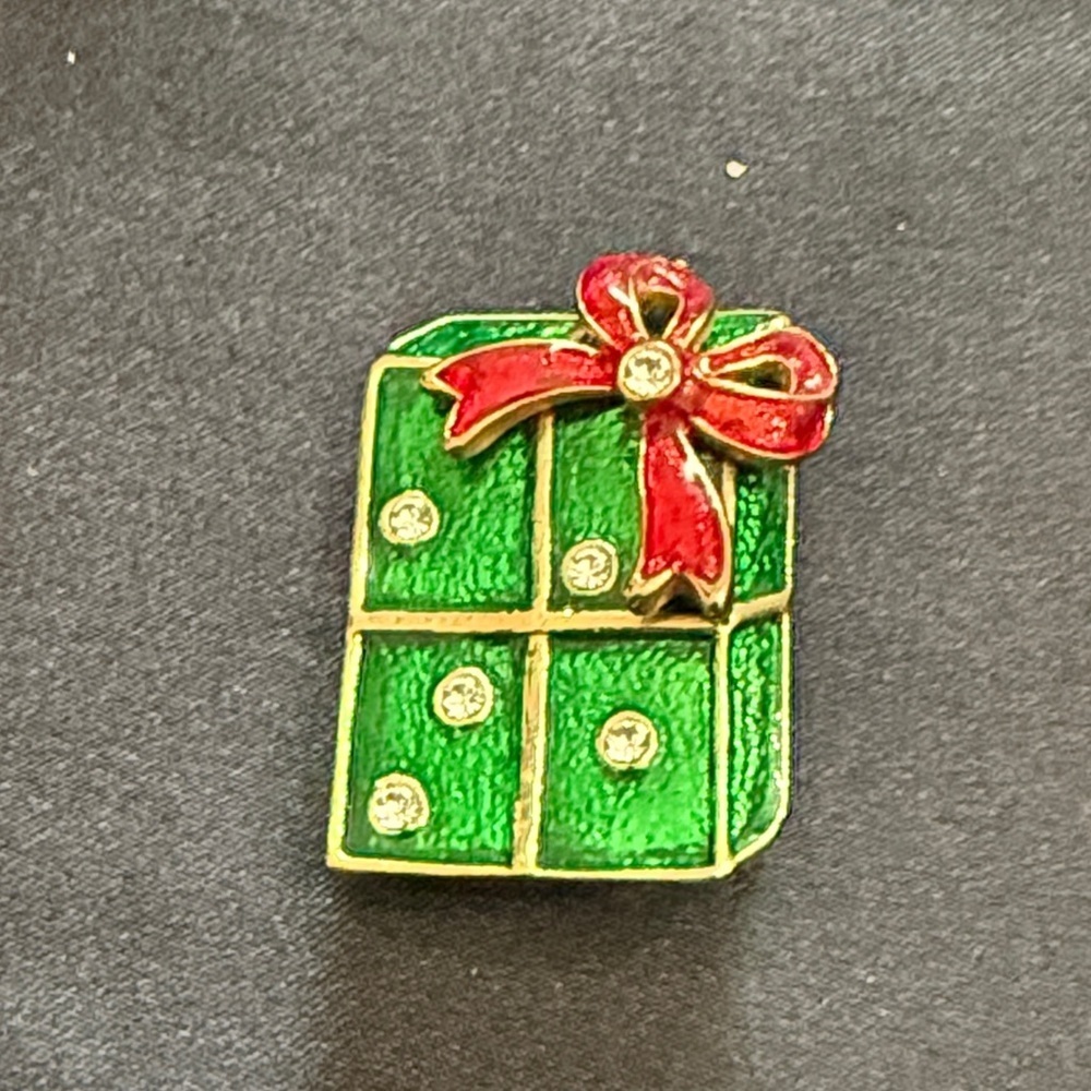Vintage Christmas Holly & Present Brooches and Rhinestone Tree Post Earrings - Picture 5 of 9